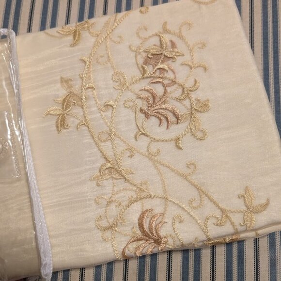 NIP! Lorraine Home Fashions "Gabrielle" Embroidered Shower Curtain - Picture 5 of 6